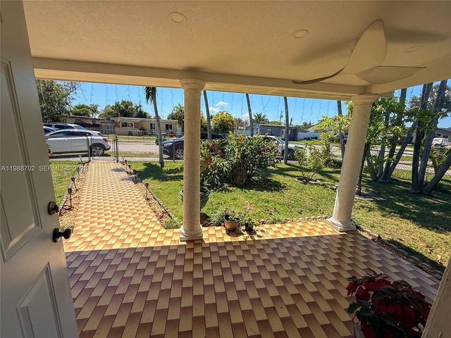 9971 SW 41st Ter, Miami, FL 33165