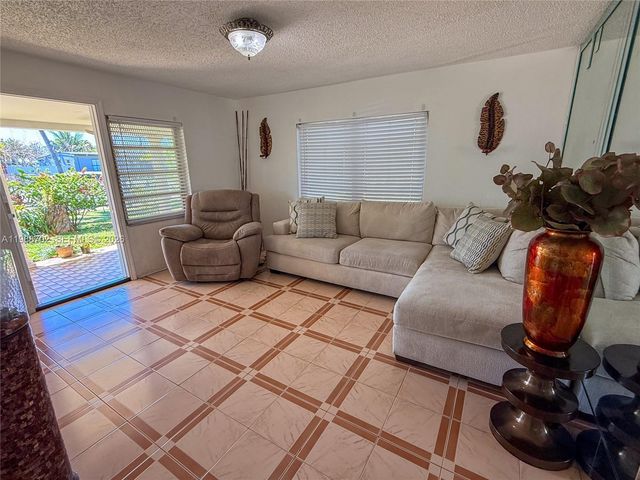 9971 SW 41st Ter, Miami, FL 33165