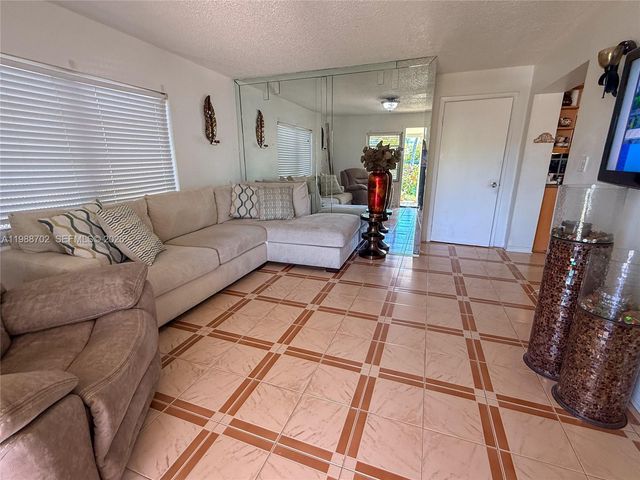 9971 SW 41st Ter, Miami, FL 33165