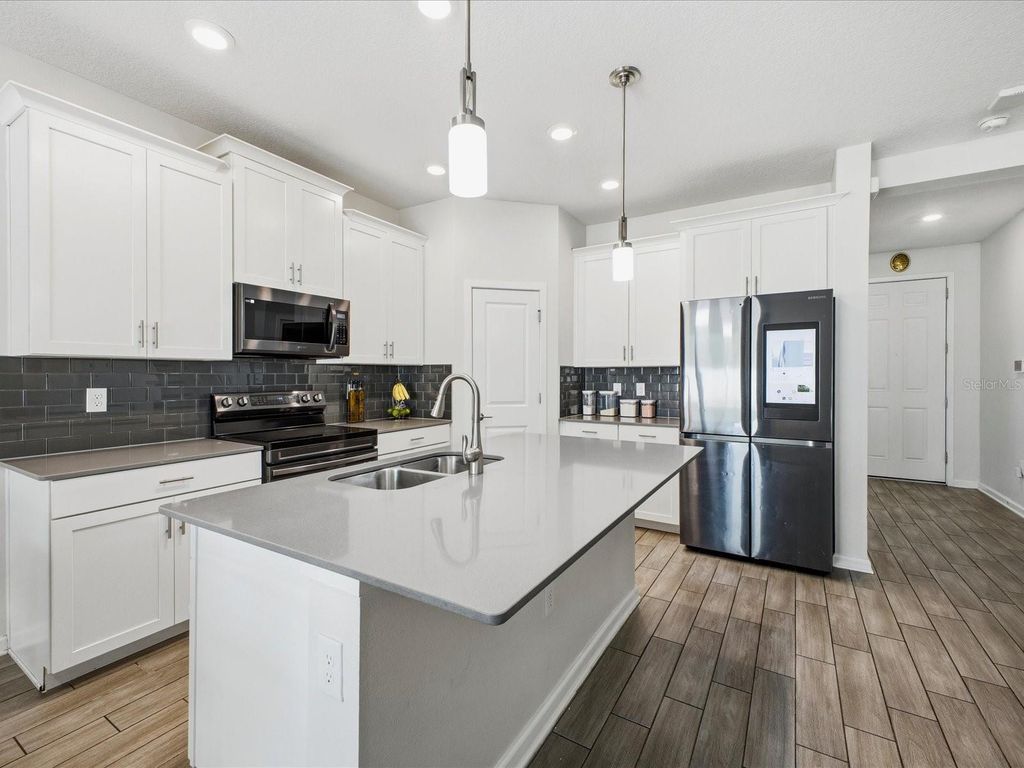 Image 4 of property listing at 1861 BLACK MAPLE PLACE, Ocoee, FL 34761