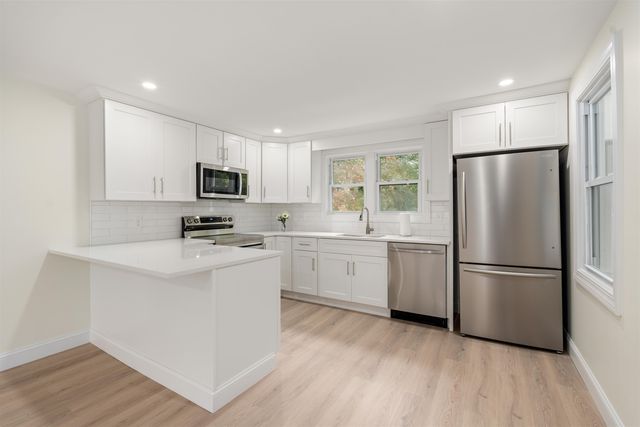 8 Blue Hill Avenue Unit 2, Nashua, NH 03064