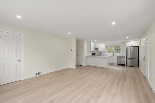 8 Blue Hill Avenue Unit 2, Nashua, NH 03064
