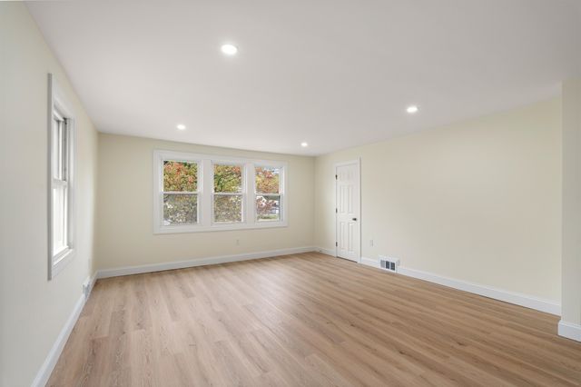 8 Blue Hill Avenue Unit 2, Nashua, NH 03064
