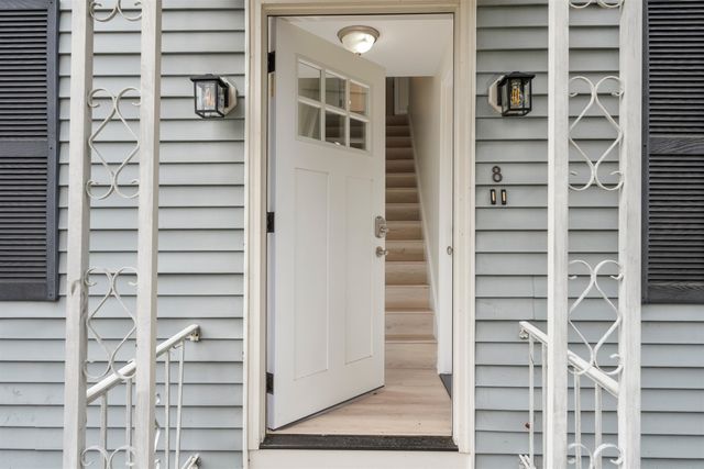 8 Blue Hill Avenue Unit 2, Nashua, NH 03064