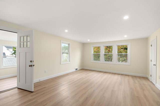8 Blue Hill Avenue Unit 2, Nashua, NH 03064