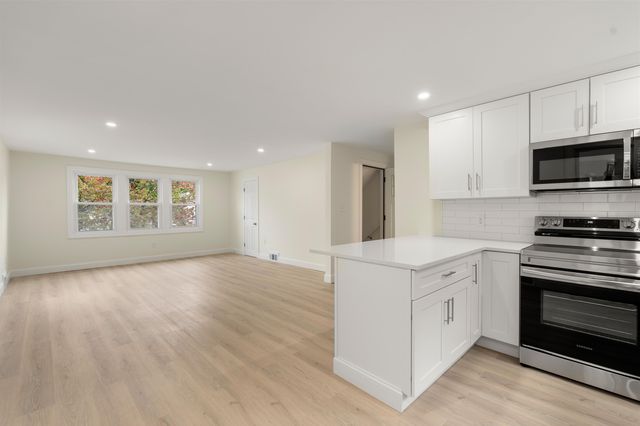 8 Blue Hill Avenue Unit 2, Nashua, NH 03064