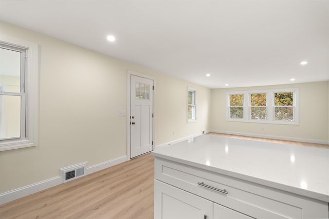 8 Blue Hill Avenue Unit 2, Nashua, NH 03064