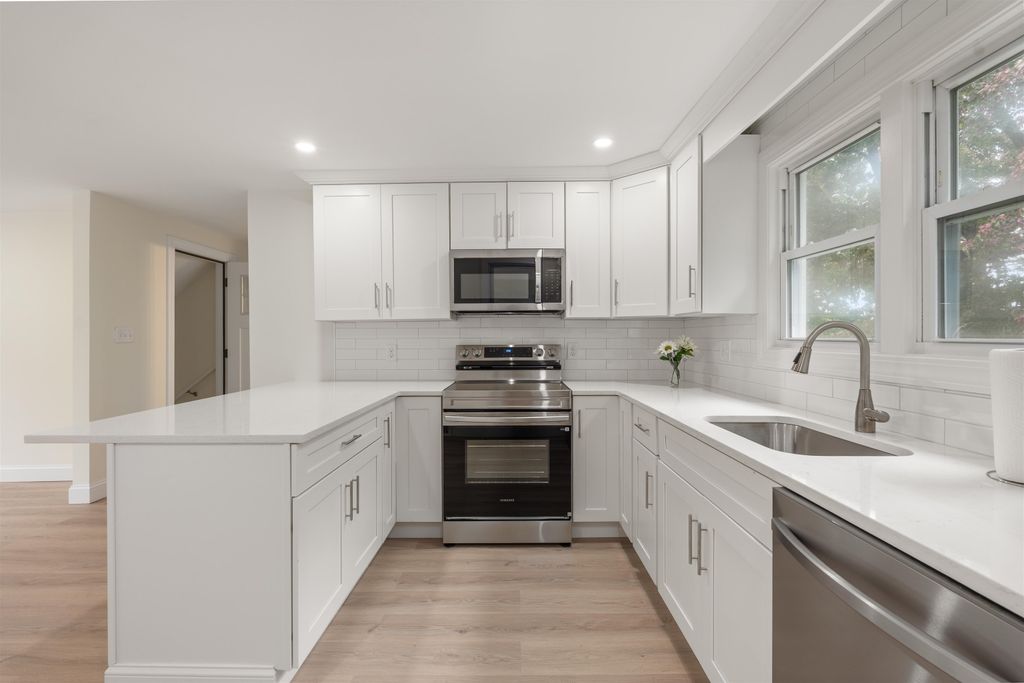 8 Blue Hill Avenue Unit 2, Nashua, NH 03064