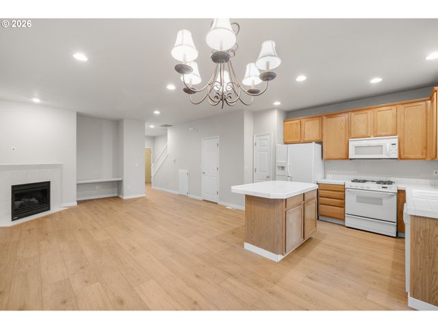 20123 HOODVIEW Ave, West Linn, OR 97068