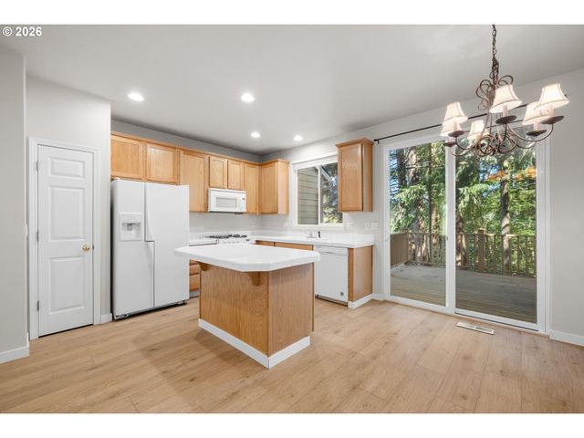 20123 HOODVIEW Ave, West Linn, OR 97068