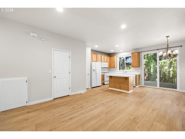 20123 HOODVIEW Ave, West Linn, OR 97068