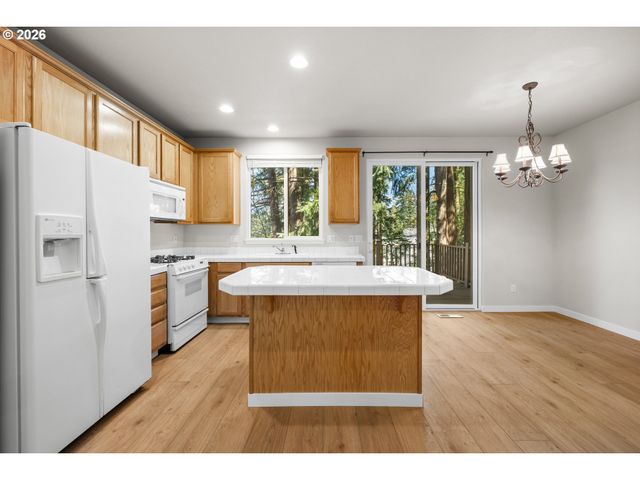 20123 HOODVIEW Ave, West Linn, OR 97068