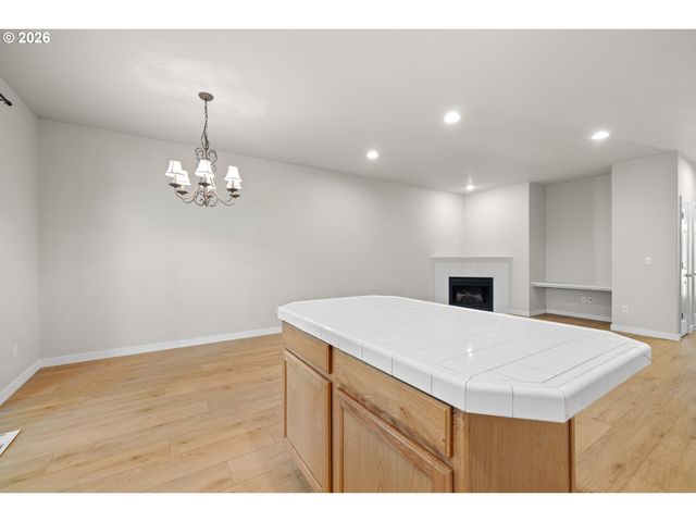 20123 HOODVIEW Ave, West Linn, OR 97068