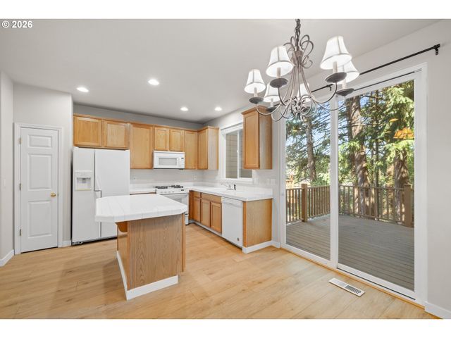 20123 HOODVIEW Ave, West Linn, OR 97068