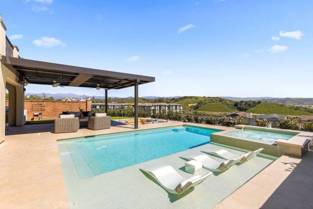 89 Ventada, Rancho Mission Viejo, CA 92694