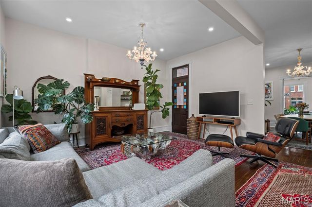 2745 Armand Place, St Louis, MO 63104
