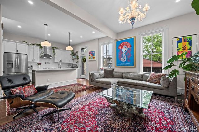 2745 Armand Place, St Louis, MO 63104