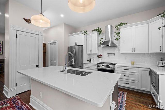 2745 Armand Place, St Louis, MO 63104