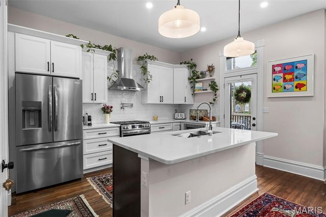 2745 Armand Place, St Louis, MO 63104