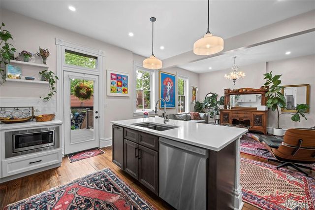 2745 Armand Place, St Louis, MO 63104