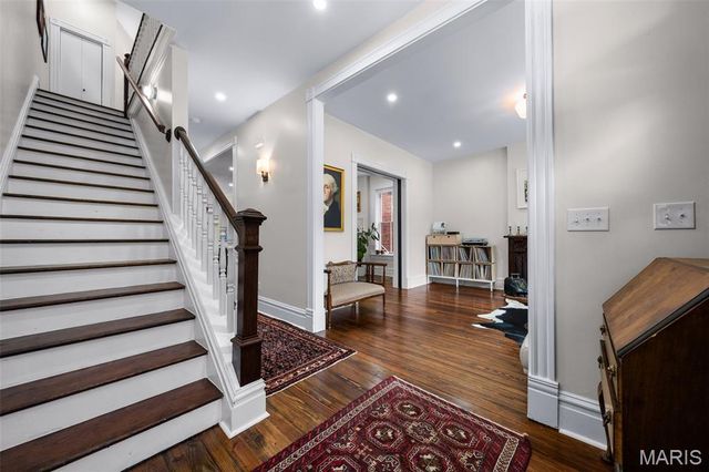 2745 Armand Place, St Louis, MO 63104