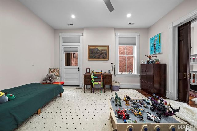 2745 Armand Place, St Louis, MO 63104
