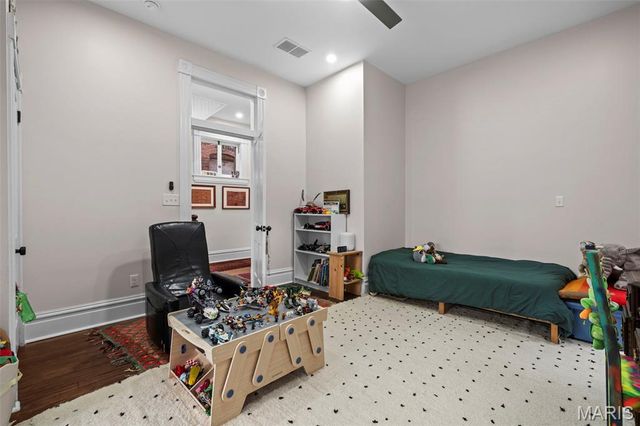 2745 Armand Place, St Louis, MO 63104