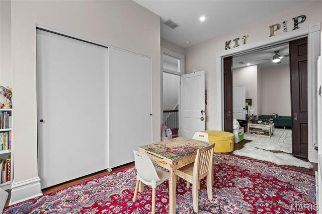 2745 Armand Place, St Louis, MO 63104