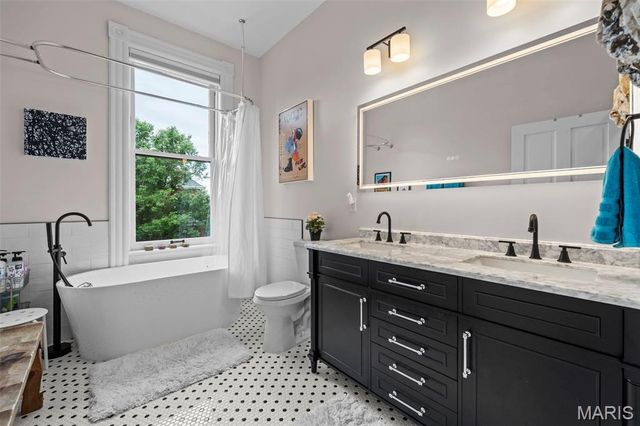 2745 Armand Place, St Louis, MO 63104