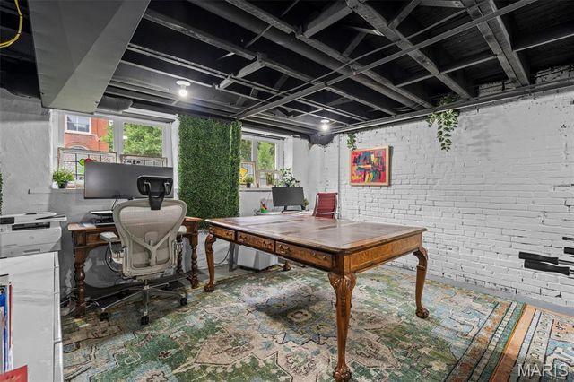 2745 Armand Place, St Louis, MO 63104