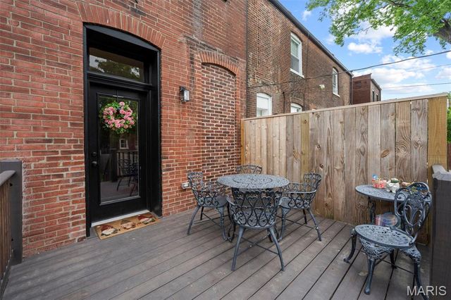 2745 Armand Place, St Louis, MO 63104