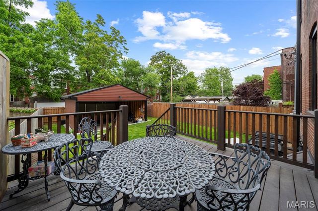 2745 Armand Place, St Louis, MO 63104