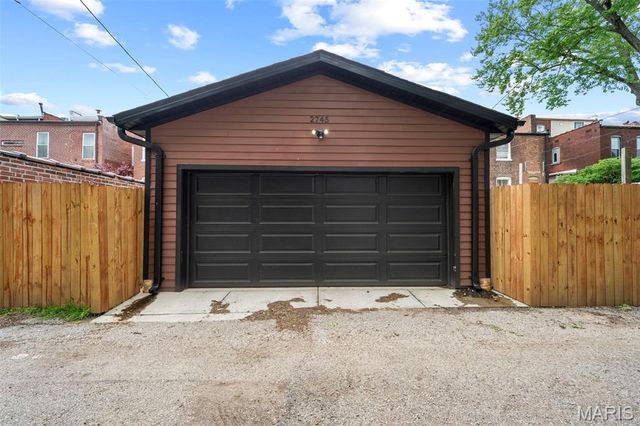 2745 Armand Place, St Louis, MO 63104