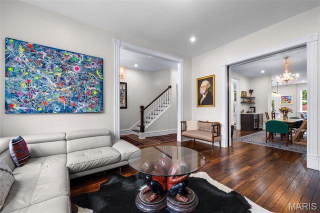 2745 Armand Place, St Louis, MO 63104