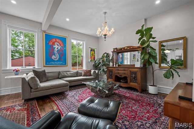 2745 Armand Place, St Louis, MO 63104