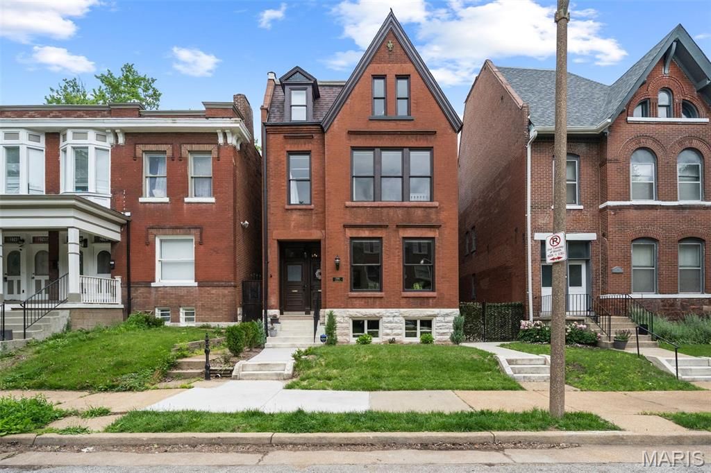 2745 Armand Place, St Louis, MO 63104