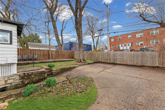 319 E 70th Terrace, Kansas City, MO 64113