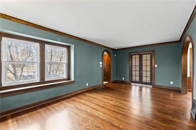 319 E 70th Terrace, Kansas City, MO 64113