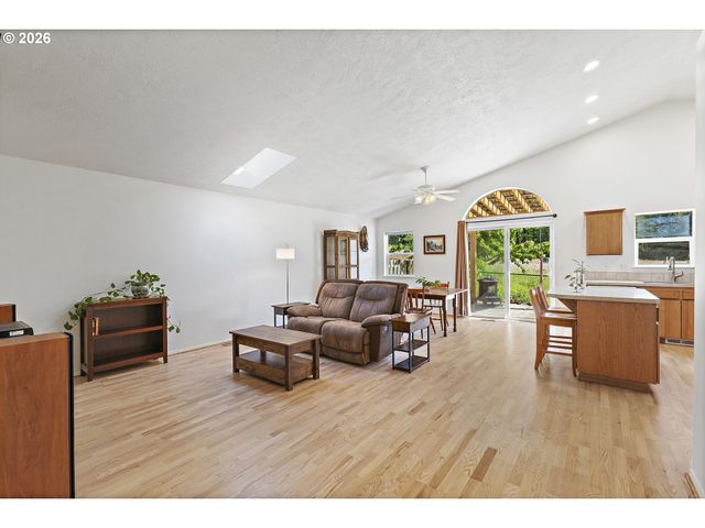38984 JERGER St, Sandy, OR 97055