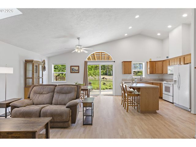 38984 JERGER St, Sandy, OR 97055