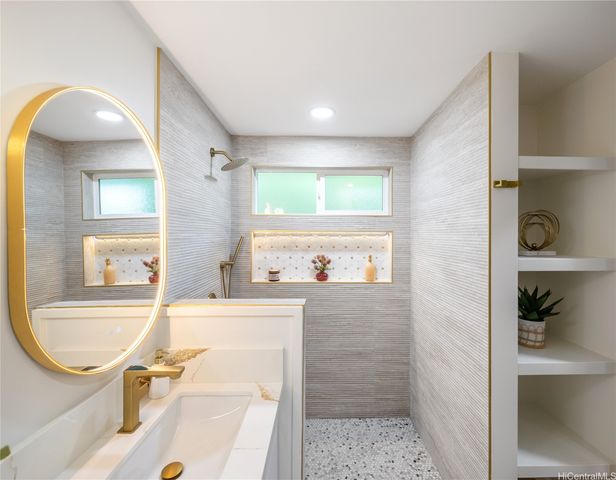 3272 Paumaka Place, Honolulu, HI 96822