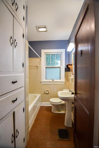 5900 Newburgh Road, Evansville, IN 47715