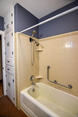 5900 Newburgh Road, Evansville, IN 47715