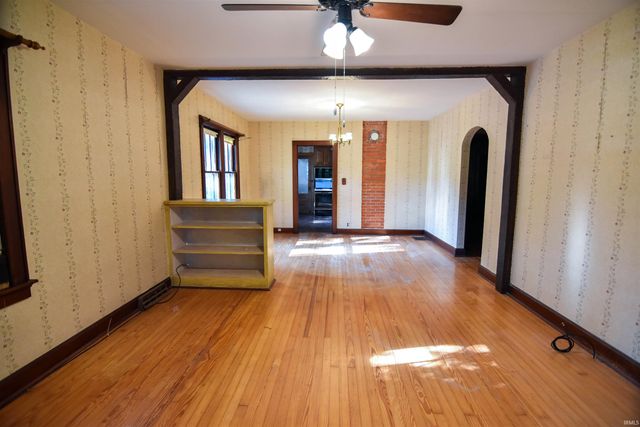 5900 Newburgh Road, Evansville, IN 47715