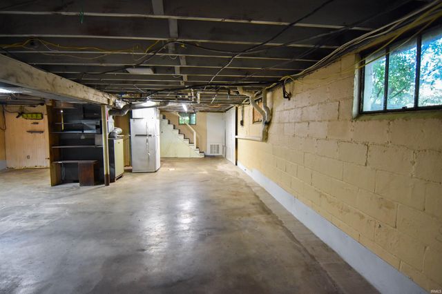 5900 Newburgh Road, Evansville, IN 47715