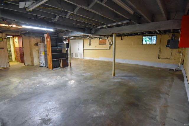5900 Newburgh Road, Evansville, IN 47715