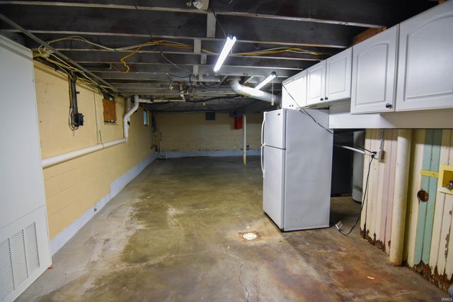 5900 Newburgh Road, Evansville, IN 47715