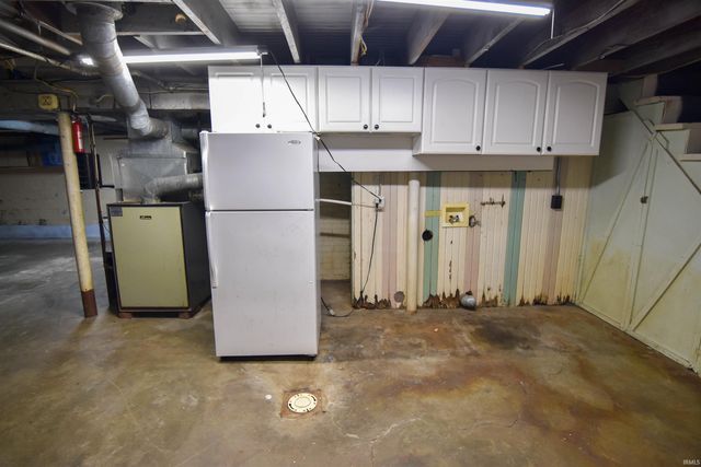 5900 Newburgh Road, Evansville, IN 47715