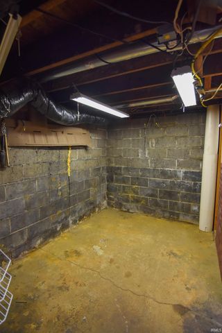 5900 Newburgh Road, Evansville, IN 47715