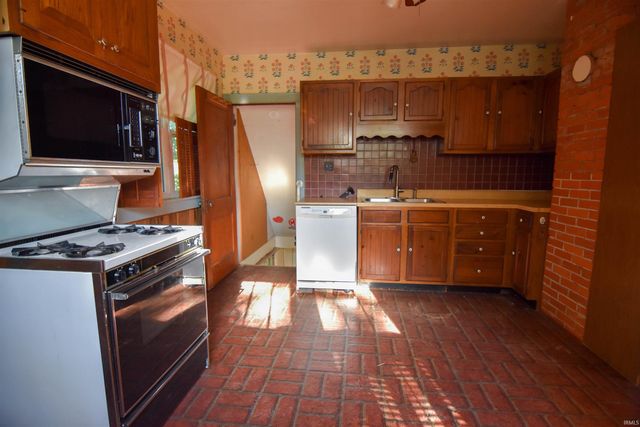 5900 Newburgh Road, Evansville, IN 47715